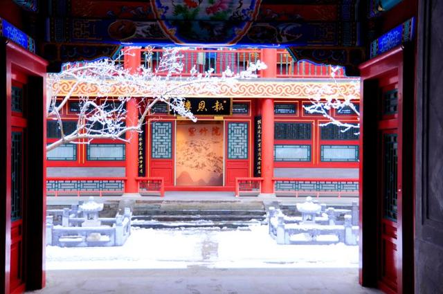 【北京日报客户端】2020年第一场雪，超20万游客雪中游园