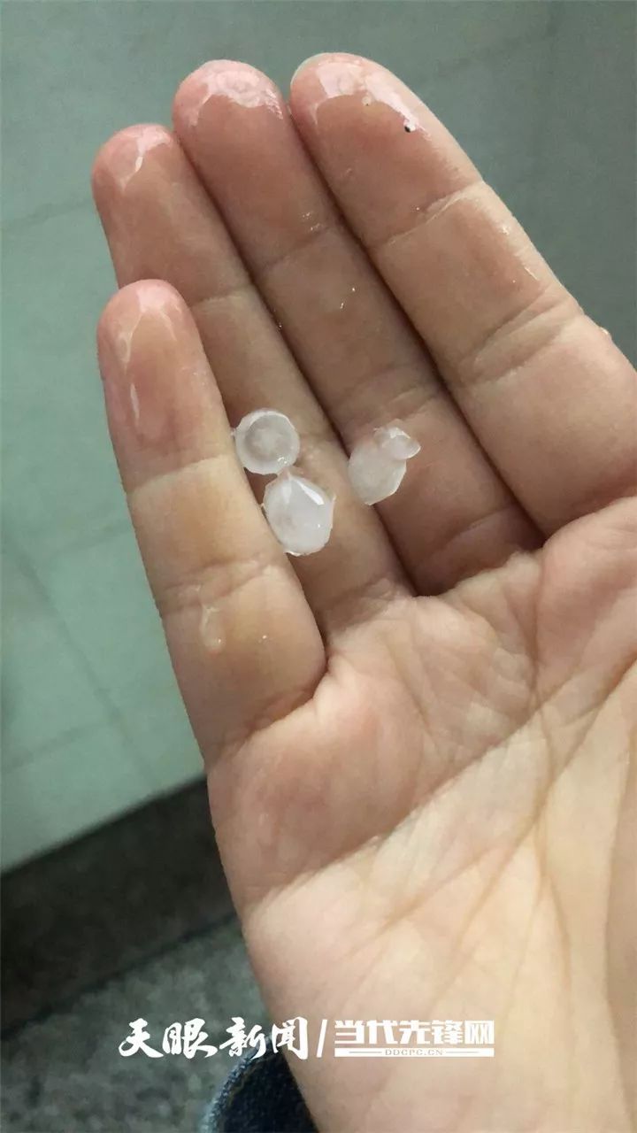 [贵州日报]暴雨、冰雹、彩虹、火烧云……今天，贵阳天气刷屏朋友圈