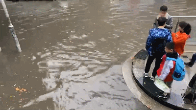 [贵州日报]暴雨、冰雹、彩虹、火烧云……今天，贵阳天气刷屏朋友圈