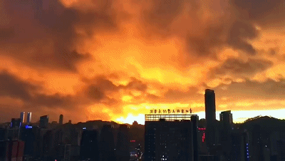 [贵州日报]暴雨、冰雹、彩虹、火烧云……今天，贵阳天气刷屏朋友圈