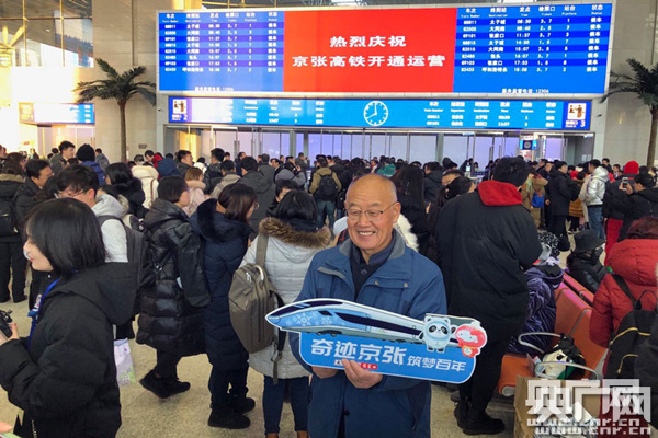 央广网■冰雪游火爆 京张高铁太子城方向增开5对高铁列车