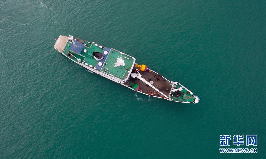 #新华网#“中国芯”灯浮标照亮琼州海峡春运回家路