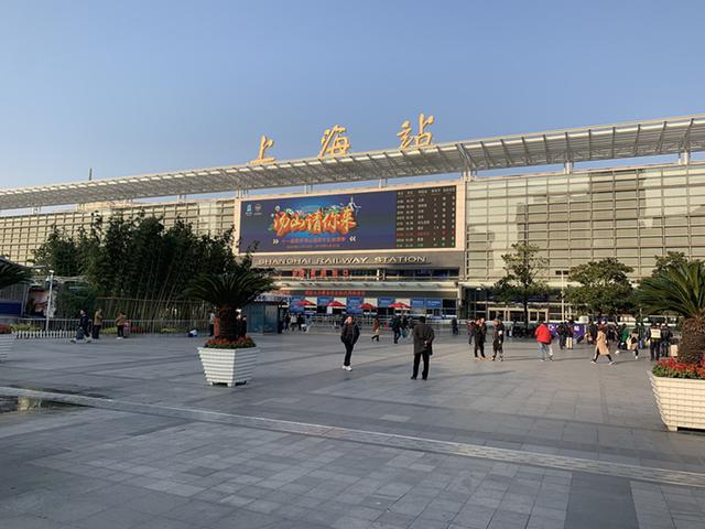 春运前夕,全国首个军人候车室在上海火车站重新装修启用