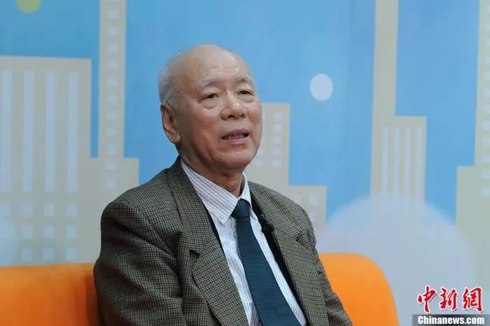 #中国新闻社#特朗普为何一夜之间“收手”？