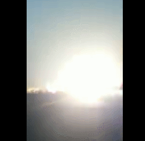 【海外网】印度一辆气罐车与校车相撞 浓烟滚滚火光四溅(图)