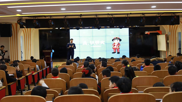 [人民网-社会频道]寒假前的最后一节课 消防安全进学校
