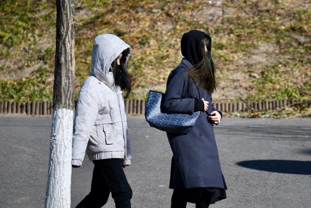 「北京日报客户端」约会冬日暖阳！北京今日光照较好 早晚气温低外出需保暖