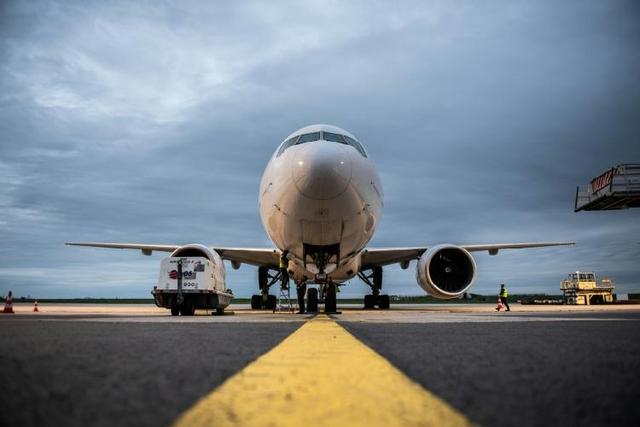 #上游新闻#又见偷渡悲剧！法航一客机起落架内惊现一具儿童尸体