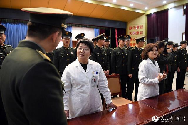 「人民网」风雪送医到军营