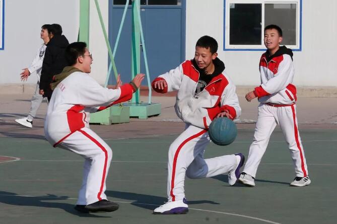 【文汇报】难！体育100分新政出台，家长打听“哪有培训班”给孩子补体育