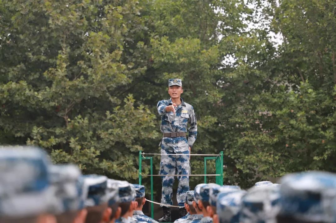 「中国军网」四组镜头带你回忆！这是你记忆中的班长吗……