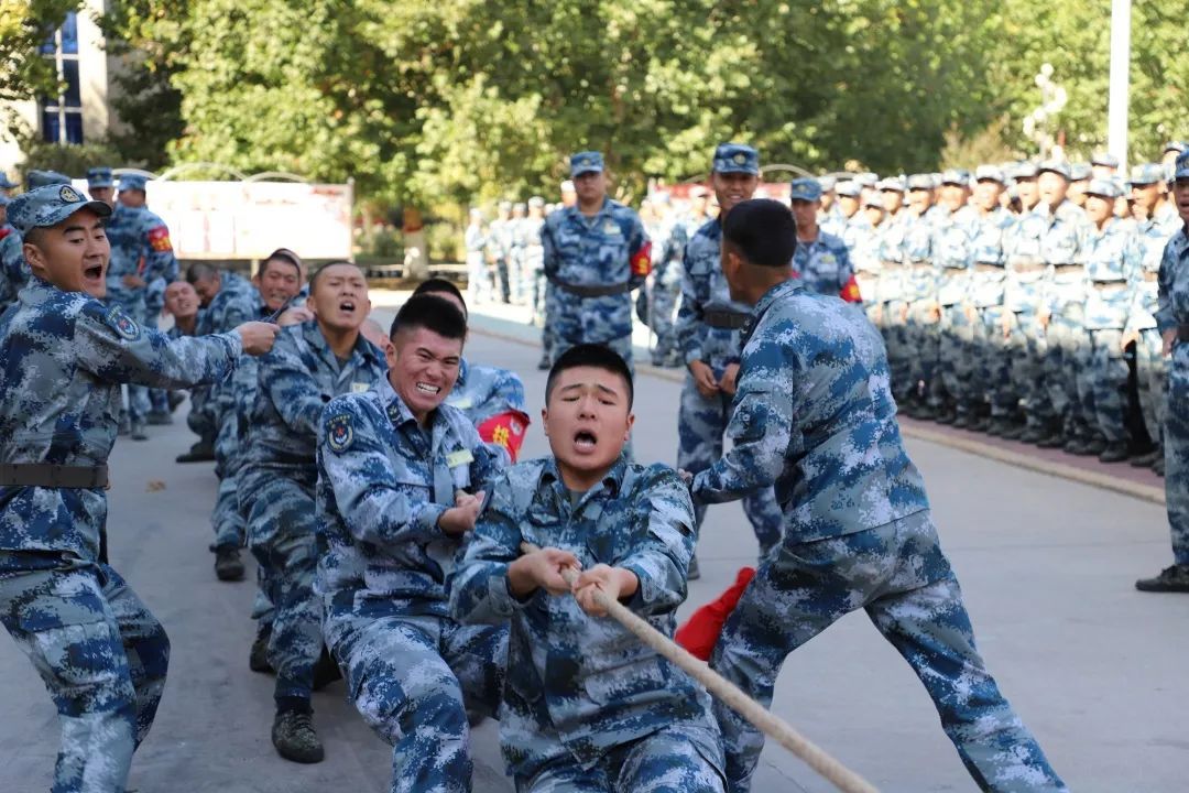 「中国军网」四组镜头带你回忆！这是你记忆中的班长吗……