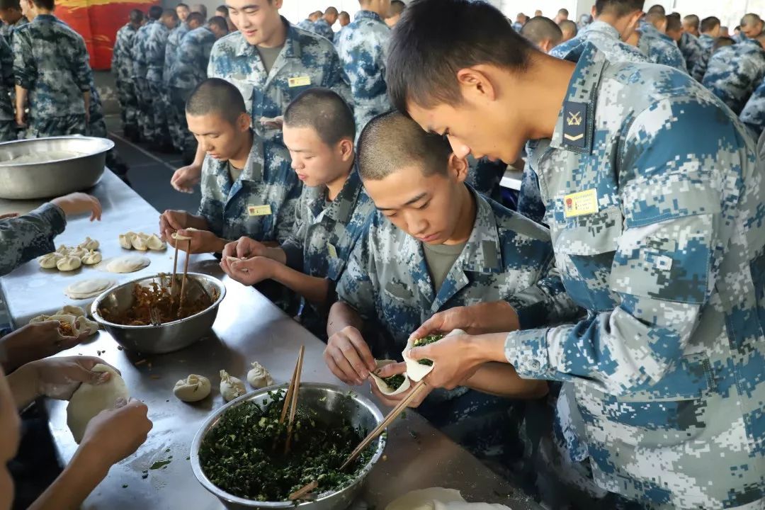 「中国军网」四组镜头带你回忆！这是你记忆中的班长吗……