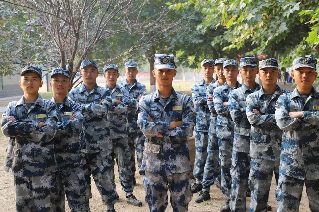 「中国军网」四组镜头带你回忆！这是你记忆中的班长吗……