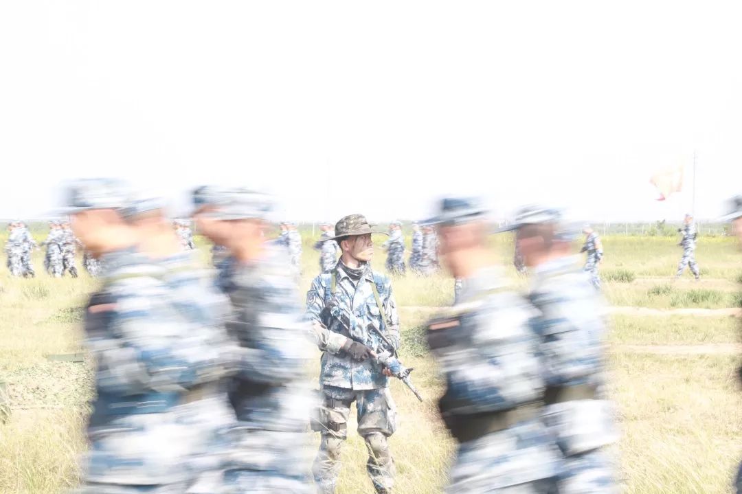 「中国军网」四组镜头带你回忆！这是你记忆中的班长吗……