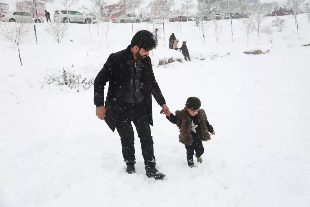 「新华社」这个国家的人超爱下雪！原因却太扎心了……