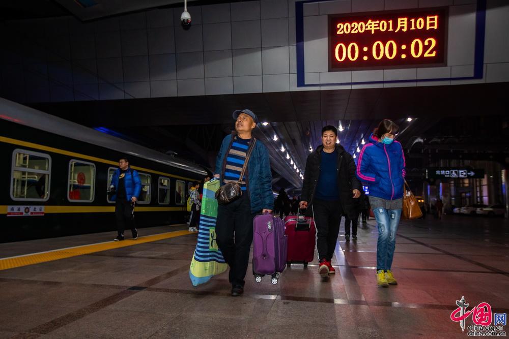 #中国网#2020年春运大幕拉开 北京铁路局首趟加开列车从北京站始发[组图]