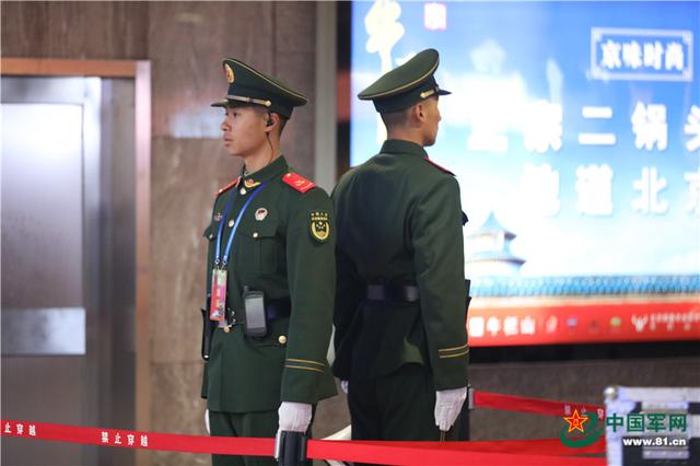 「中国军网」春运首日，橄榄绿再次温暖了归乡游子