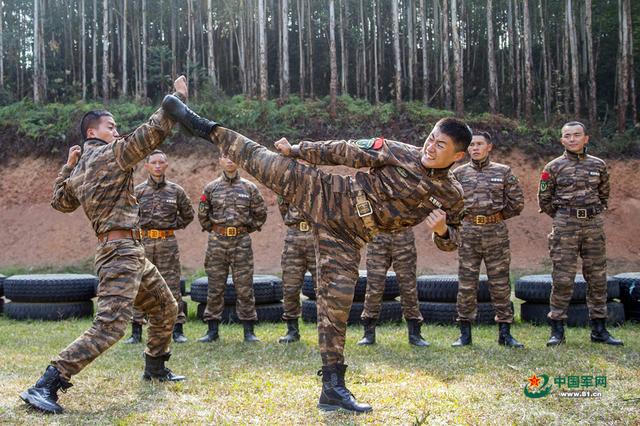 1月7日,武警广西总队机动支队组织特战队员开展战术,攀登,擒敌,特战