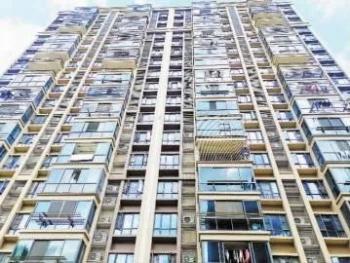 「台海网」好险！三明一小区草坪空降菜刀，吓坏住户