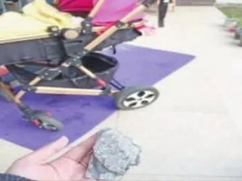 「台海网」好险！三明一小区草坪空降菜刀，吓坏住户