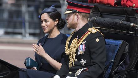 上观新闻■哈里王子夫妇刚“引退”，杜莎夫人蜡像馆就动手了