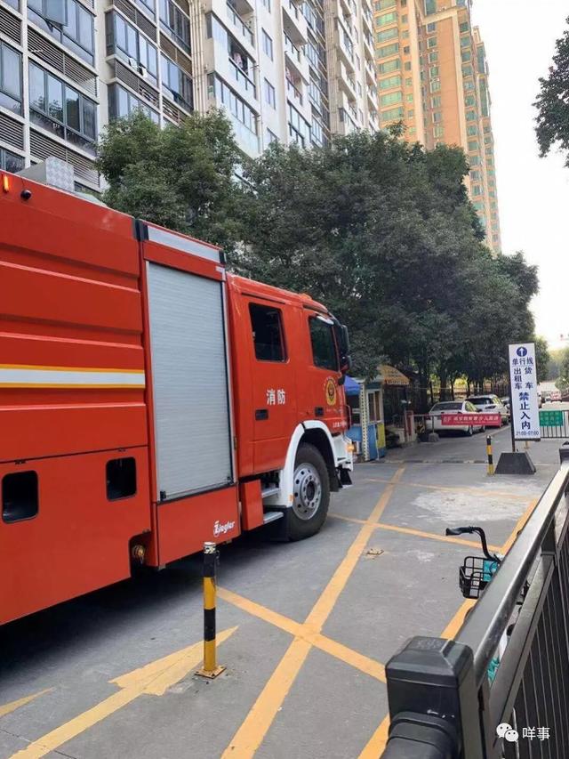 南方都市报■乱停车堵塞消防通道，豪宅为何也不能免俗？