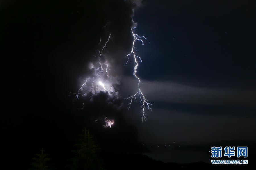 新华网■火山·闪电