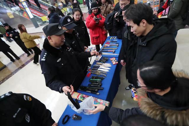 「北京日报客户端」春运4天，北京铁警已查获旅客携带刀具45起