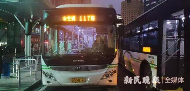 「新民网」他们为踏上归途的人们保驾护航