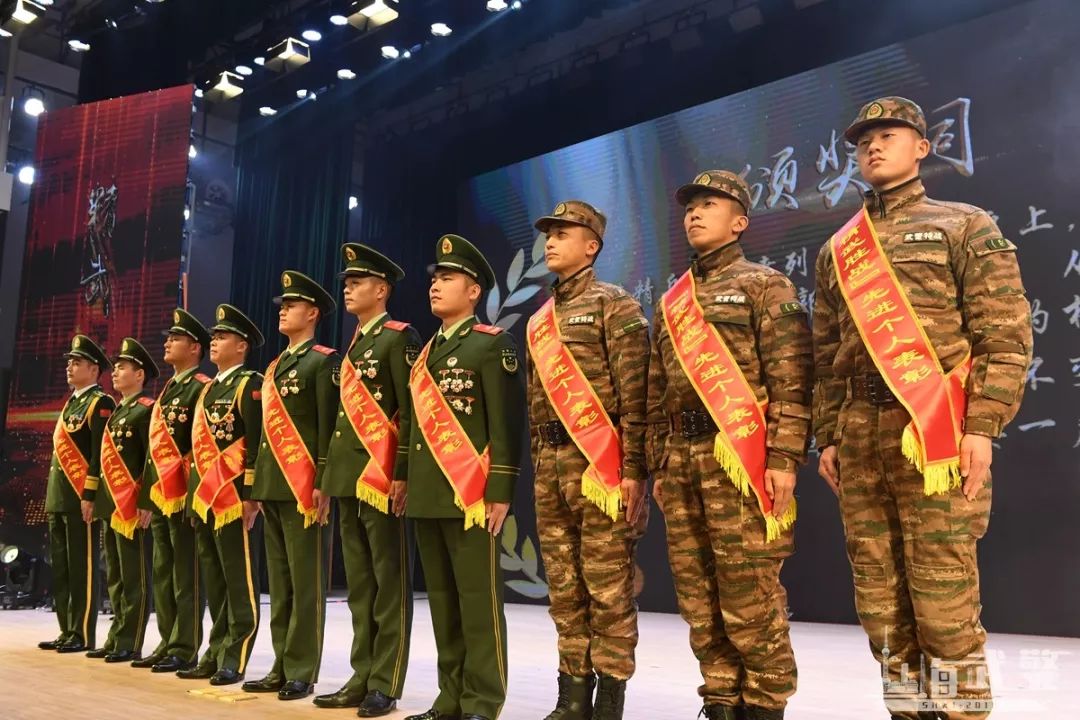 军人立功,军嫂受奖,这场颁奖典礼很提气!