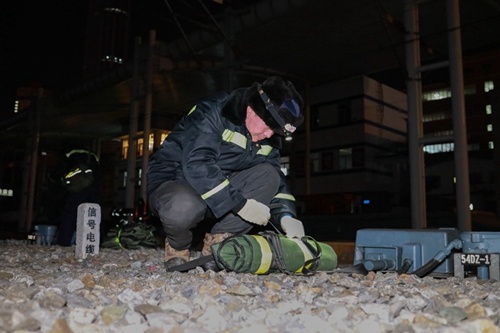 [经济日报-中国经济网]揭秘铁路信号工的“出诊”神器