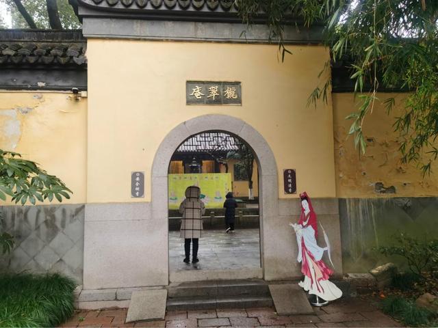 栊翠庵俨然如同一所正规寺庙.