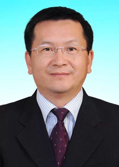 上,广东省政协委员,省职业病防治院副院长胡世杰呼吁关注"白领职业病"