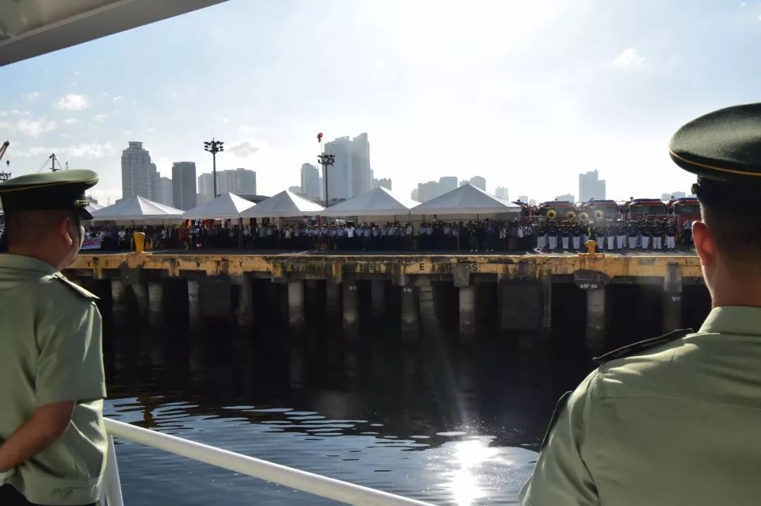 法制日报■中国海警舰艇首次访问菲律宾