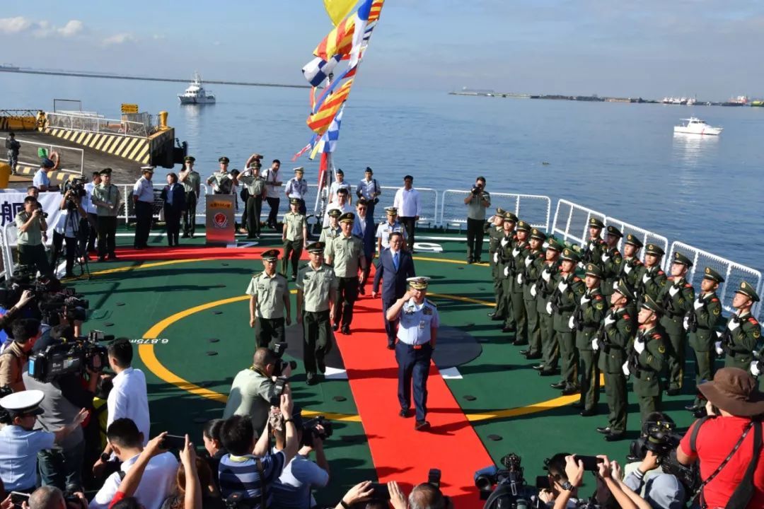 法制日报■中国海警舰艇首次访问菲律宾