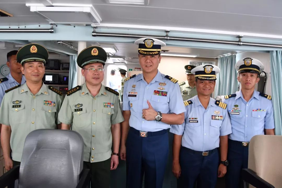 法制日报■中国海警舰艇首次访问菲律宾