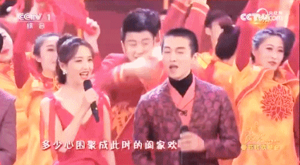 上观新闻■央视春晚主持人大换血，演员佟丽娅加盟，网友疑问：演员能干好主持人的活吗？