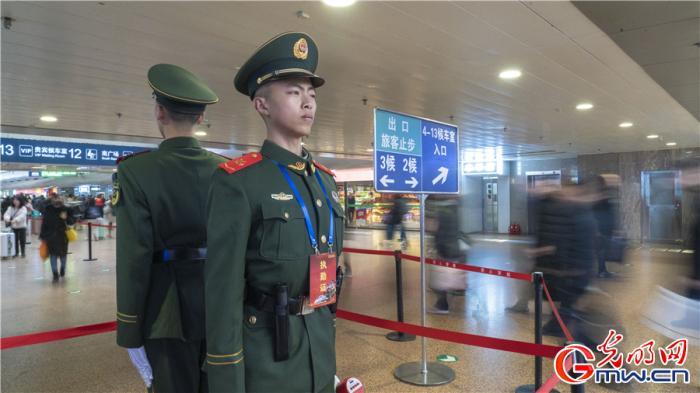 光明网：回家途中的那抹“橄榄绿”：春运路上有我守候，请放心！