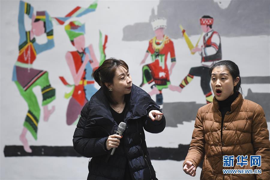 「新华网」歌唱家下基层：用心播撒欢乐与温暖