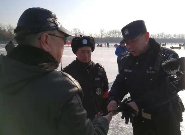 #北京日报客户端#丢手机丢孩子……多部门巡检冰雪场，警方提示勿忘安全