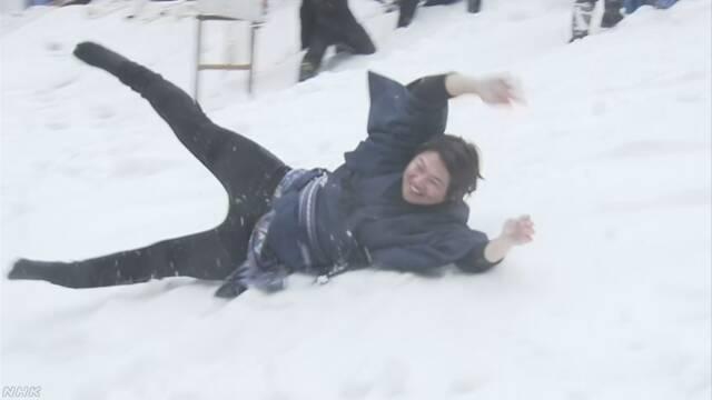 海外网■日本举行雪地扔女婿活动：今年雪不够厚,搬30吨雪来也要办...