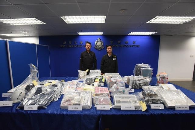 「澎湃新闻」香港有记录以来首次搜出“水喉通土制炸弹”，警方已拘10人