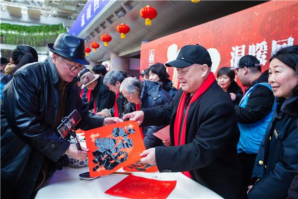 央广网■福至春运 | 过年了，我们帮你拍张全家福