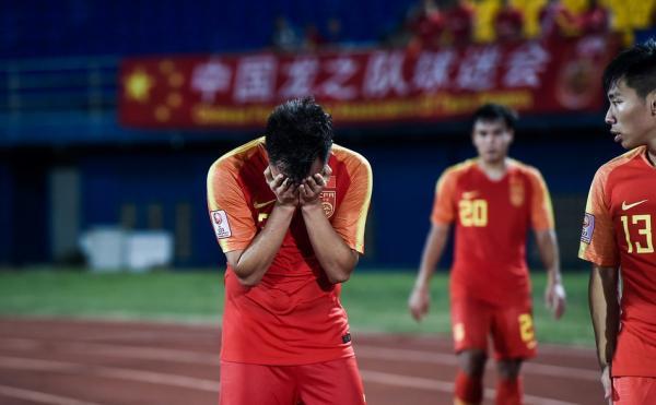 【澎湃新闻】体坛联播｜国奥三连败郝伟担责：问题在教练，球员方向正确