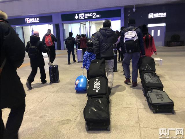 「央广网」京张高铁开通半月首迎春运：又上新了这些“黑科技”