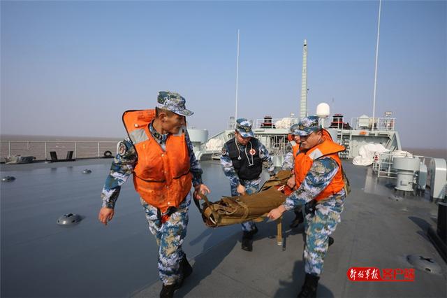 中国军网：向战而行！东部战区海军某登陆舰大队组织新年度首次海上训练