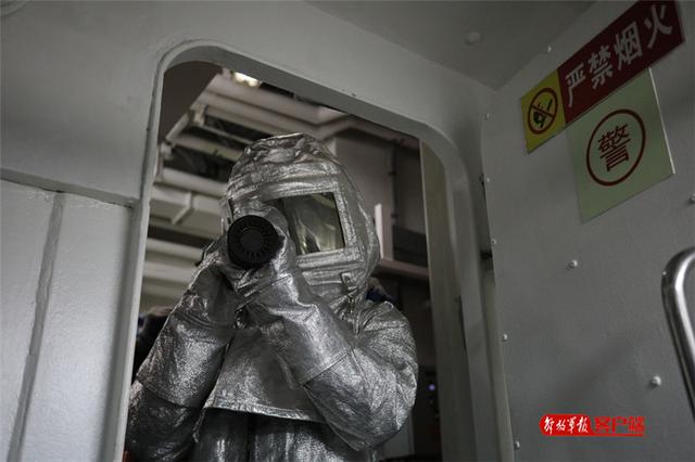 中国军网：向战而行！东部战区海军某登陆舰大队组织新年度首次海上训练