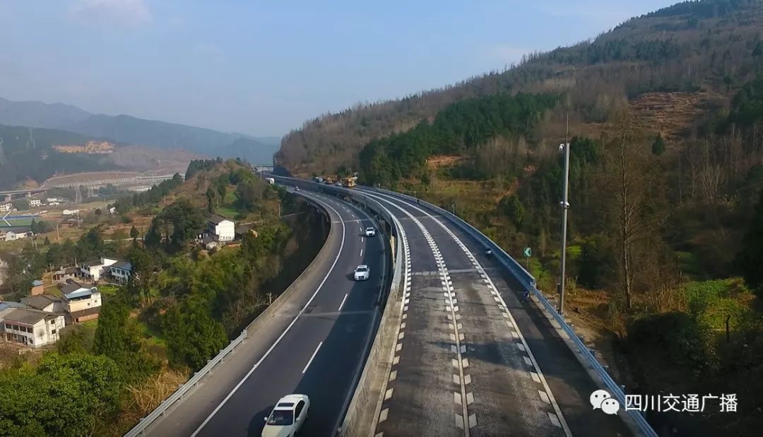 1017丨出行恢复交通g5京昆高速绵广段水晶沟大桥抢险完成