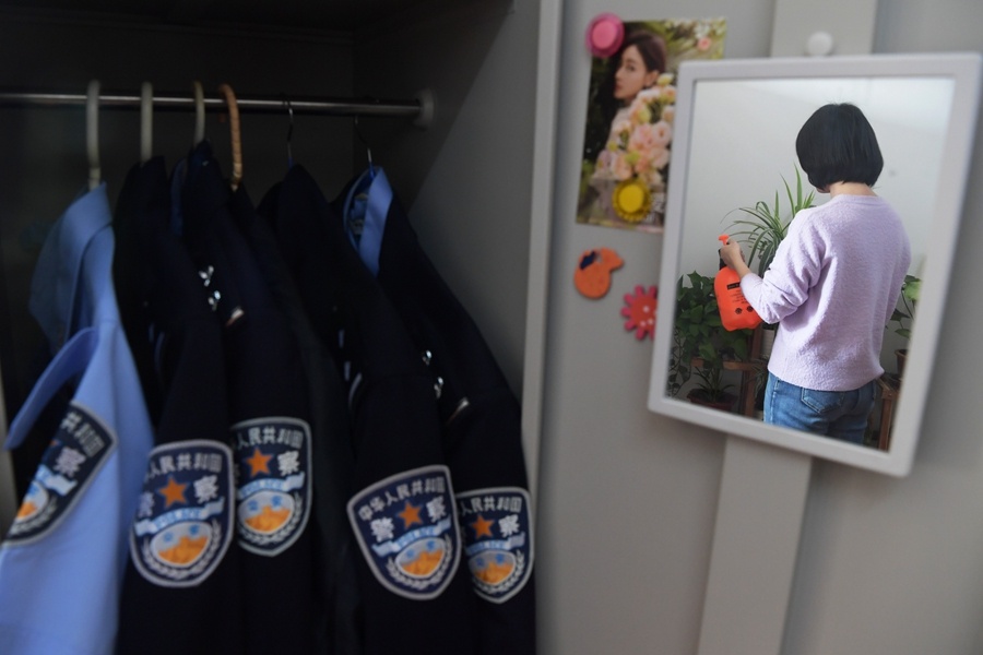 图片故事反扒夫妻暗战春运